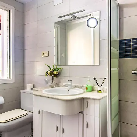 Semesterbostad Stunning In A Peroxa With Wifi